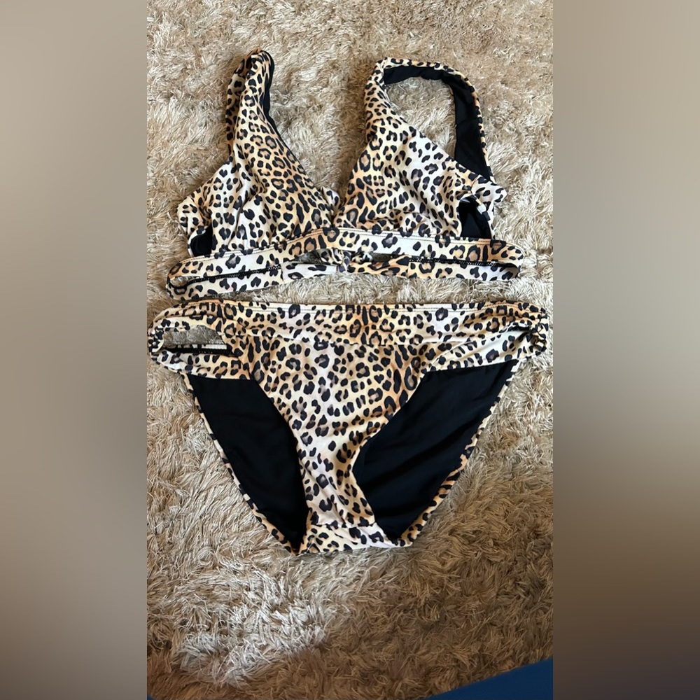 Leopard print bikini XS